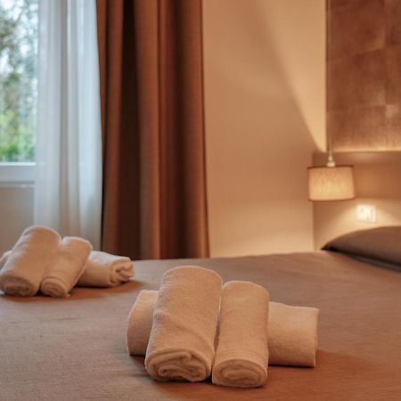 Hotel Palazzo Del Garda & Spa デセンツァーノ・デル・ガルダ エクステリア 写真