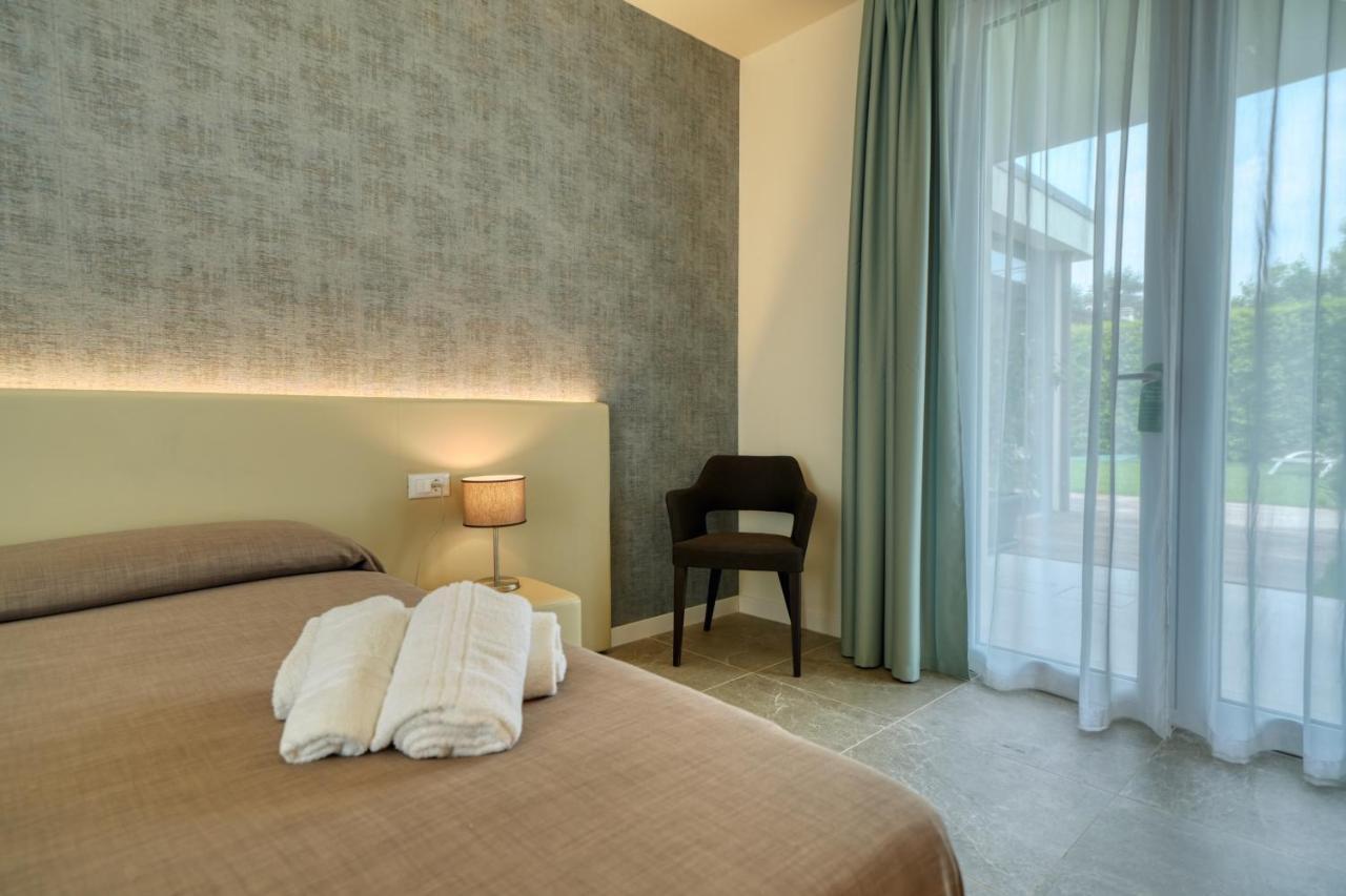 Hotel Palazzo Del Garda & Spa デセンツァーノ・デル・ガルダ エクステリア 写真