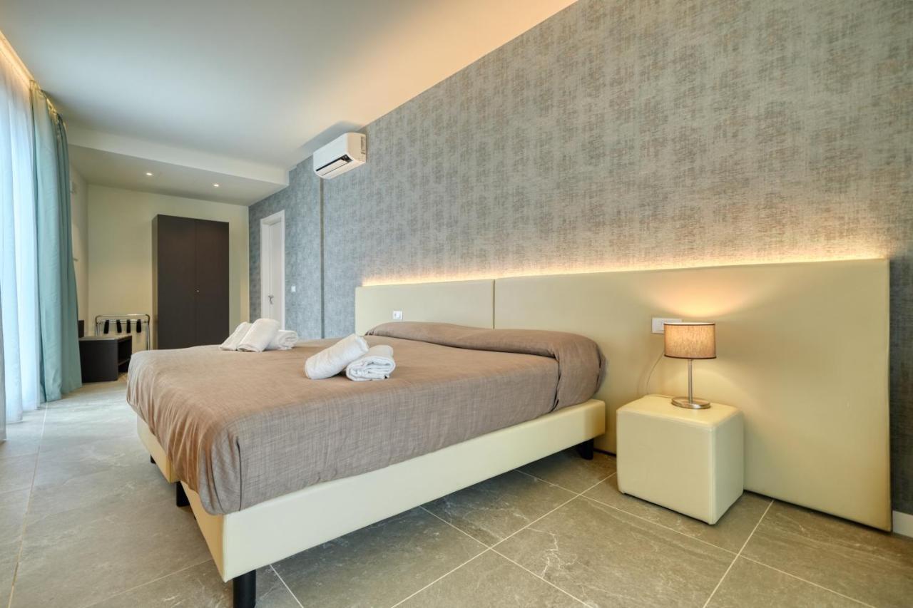 Hotel Palazzo Del Garda & Spa デセンツァーノ・デル・ガルダ エクステリア 写真