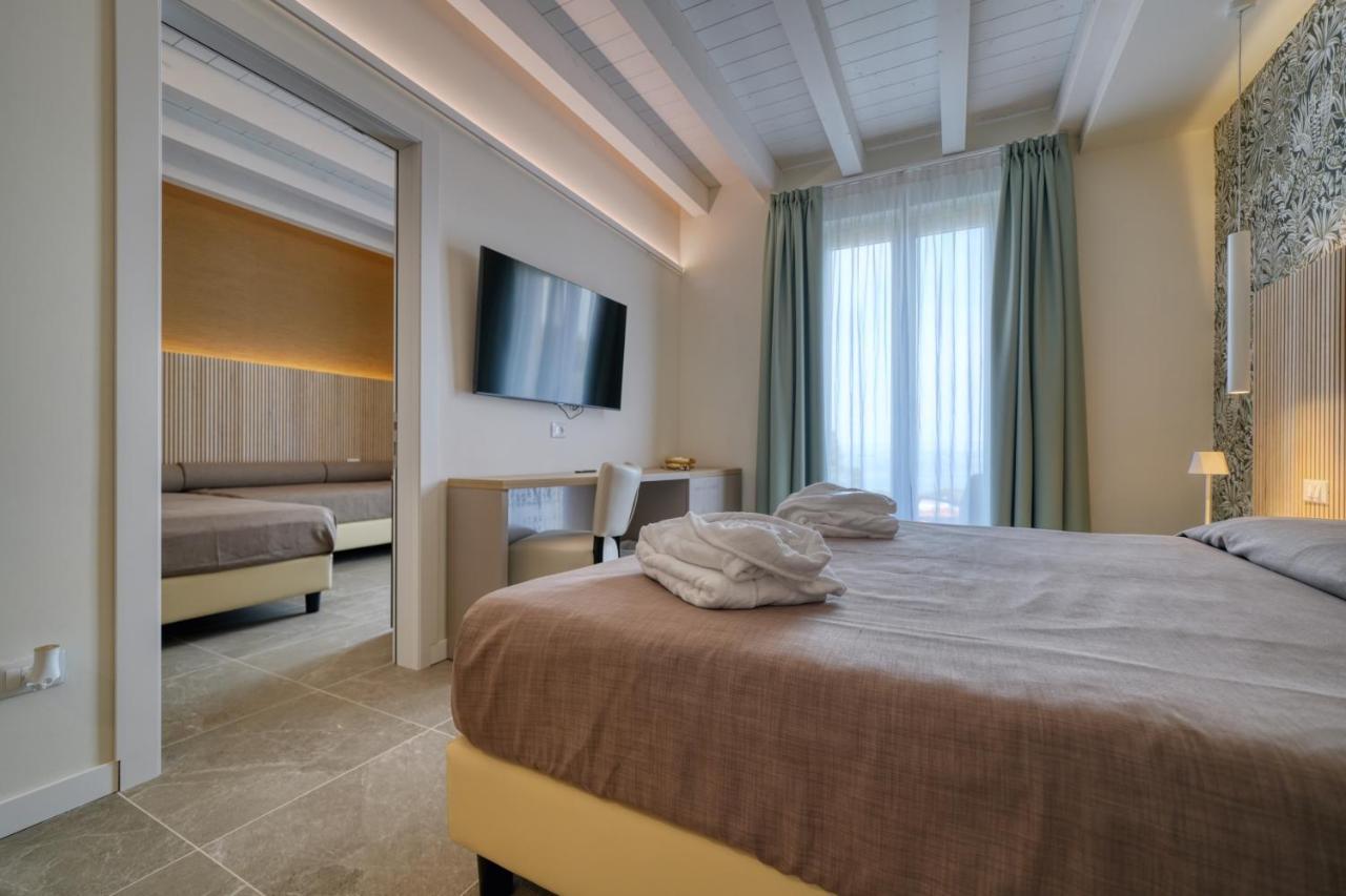 Hotel Palazzo Del Garda & Spa デセンツァーノ・デル・ガルダ エクステリア 写真