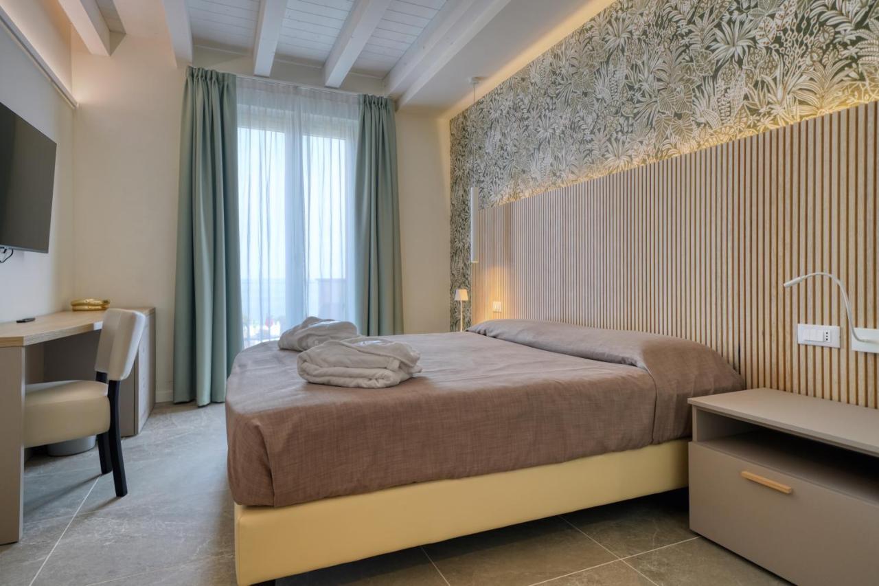 Hotel Palazzo Del Garda & Spa デセンツァーノ・デル・ガルダ エクステリア 写真