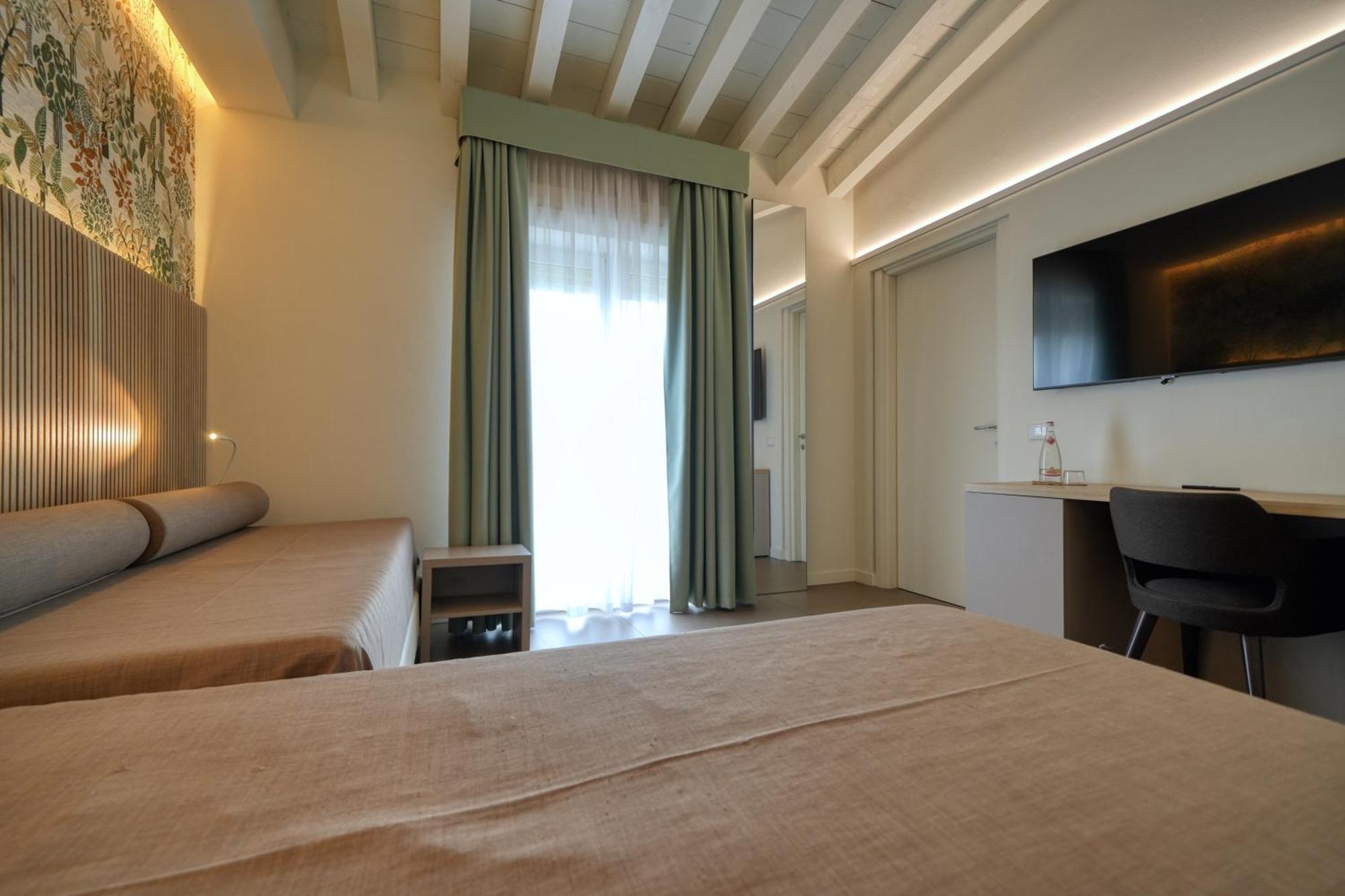 Hotel Palazzo Del Garda & Spa デセンツァーノ・デル・ガルダ エクステリア 写真