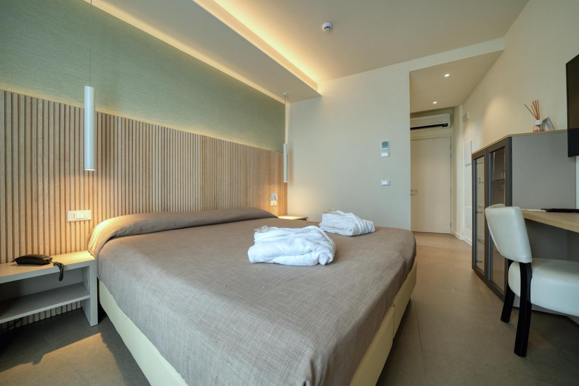 Hotel Palazzo Del Garda & Spa デセンツァーノ・デル・ガルダ エクステリア 写真