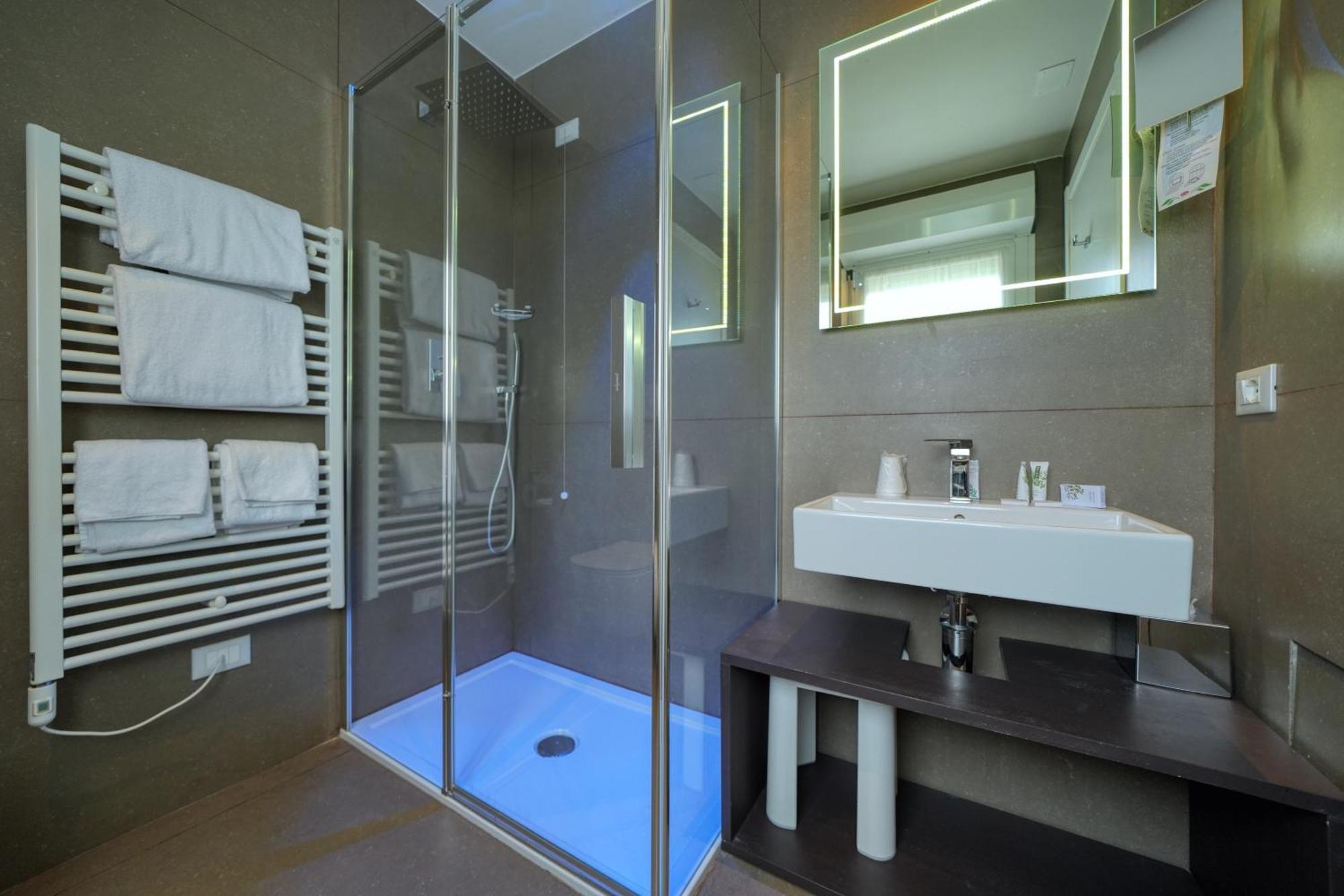 Hotel Palazzo Del Garda & Spa デセンツァーノ・デル・ガルダ エクステリア 写真