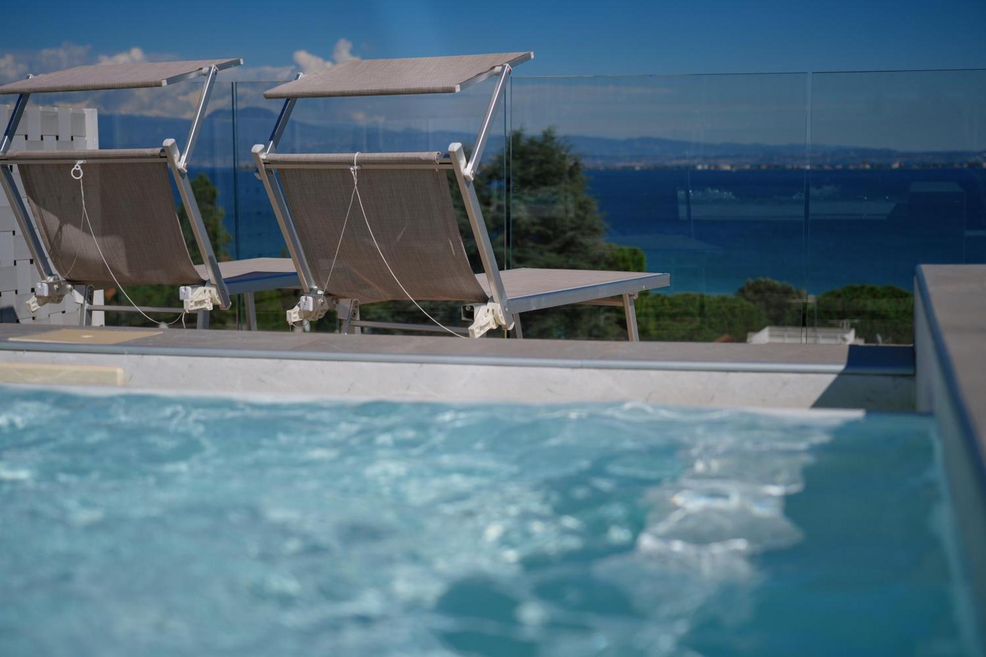 Hotel Palazzo Del Garda & Spa デセンツァーノ・デル・ガルダ エクステリア 写真