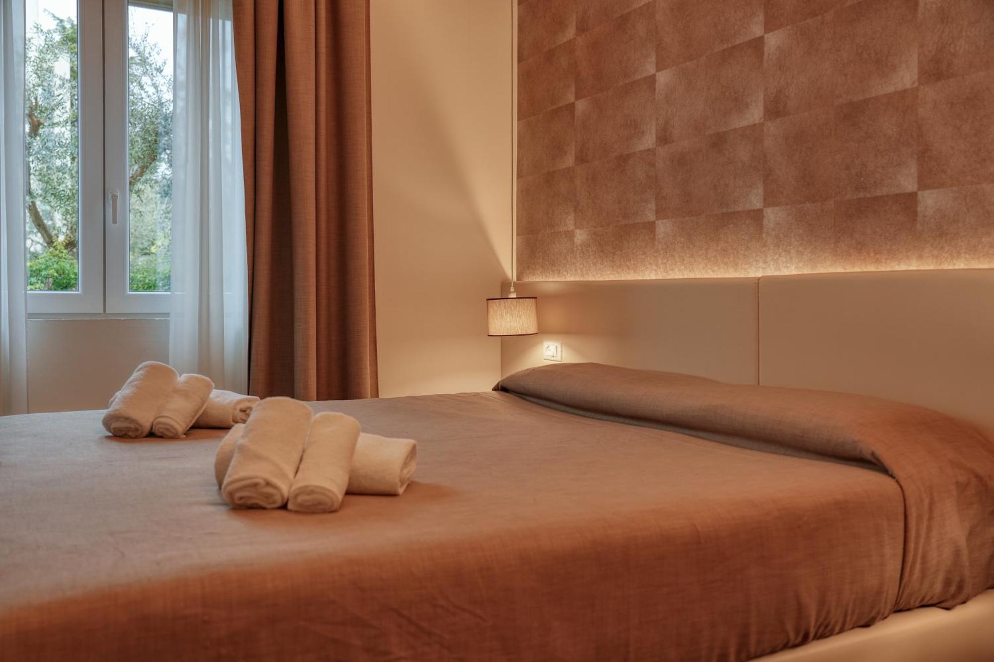 Hotel Palazzo Del Garda & Spa デセンツァーノ・デル・ガルダ エクステリア 写真
