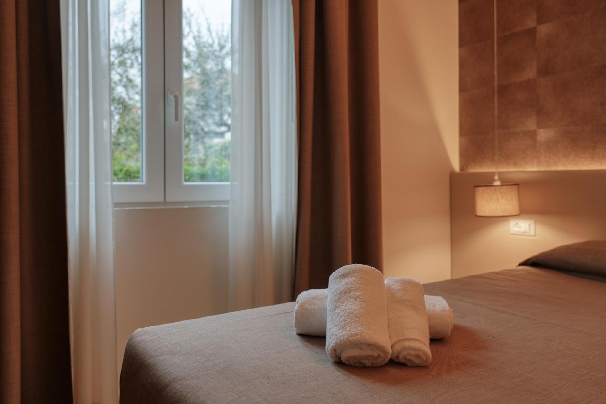 Hotel Palazzo Del Garda & Spa デセンツァーノ・デル・ガルダ エクステリア 写真