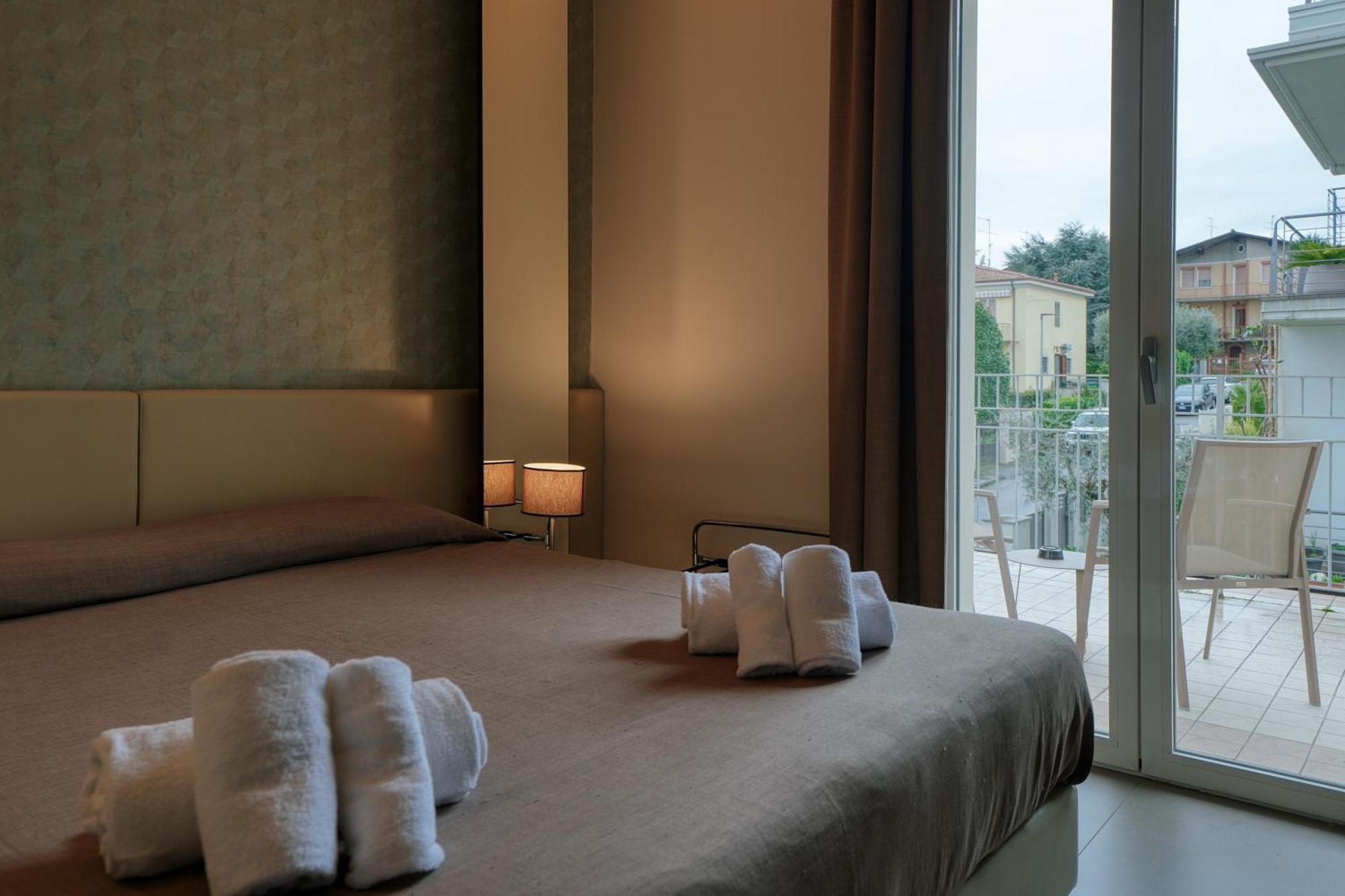 Hotel Palazzo Del Garda & Spa デセンツァーノ・デル・ガルダ エクステリア 写真