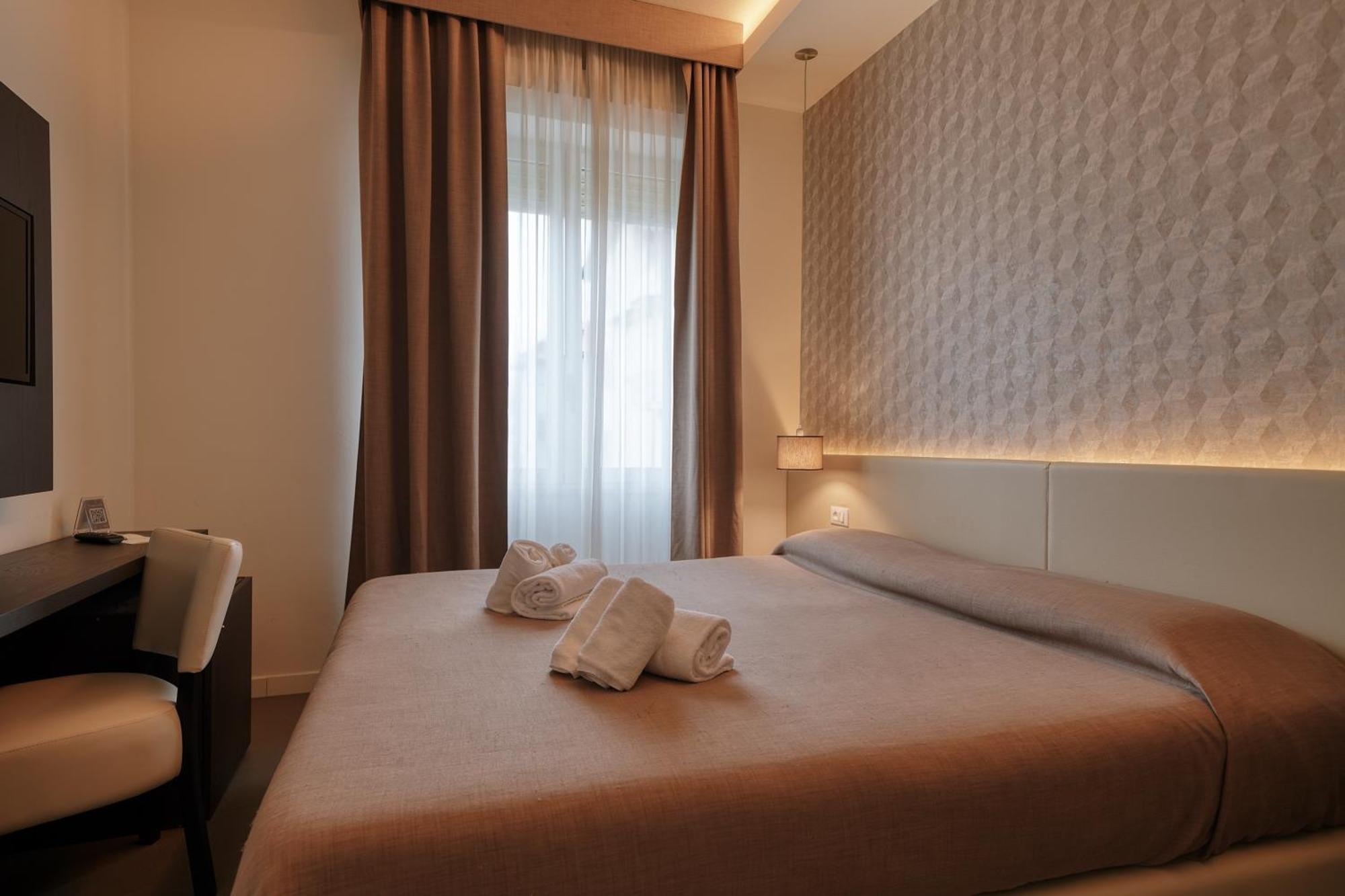 Hotel Palazzo Del Garda & Spa デセンツァーノ・デル・ガルダ エクステリア 写真
