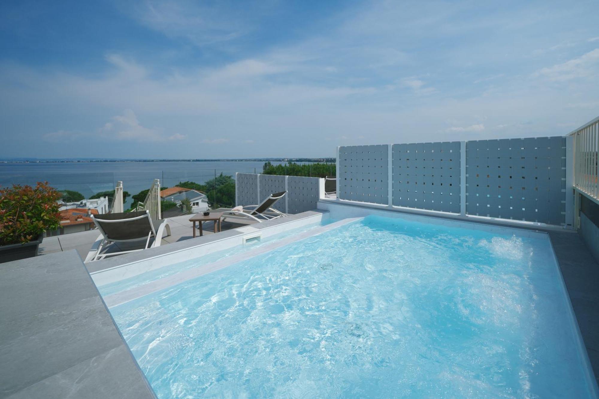 Hotel Palazzo Del Garda & Spa デセンツァーノ・デル・ガルダ エクステリア 写真