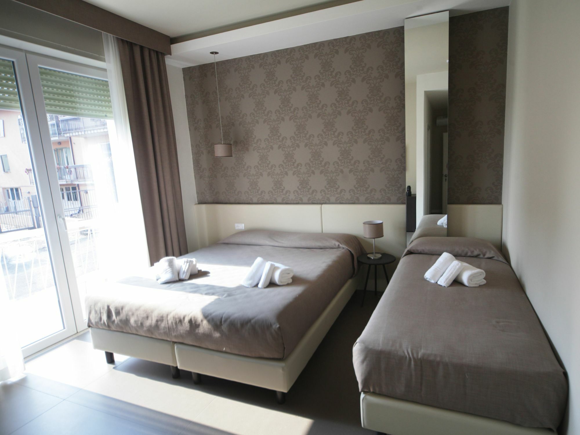 Hotel Palazzo Del Garda & Spa デセンツァーノ・デル・ガルダ エクステリア 写真